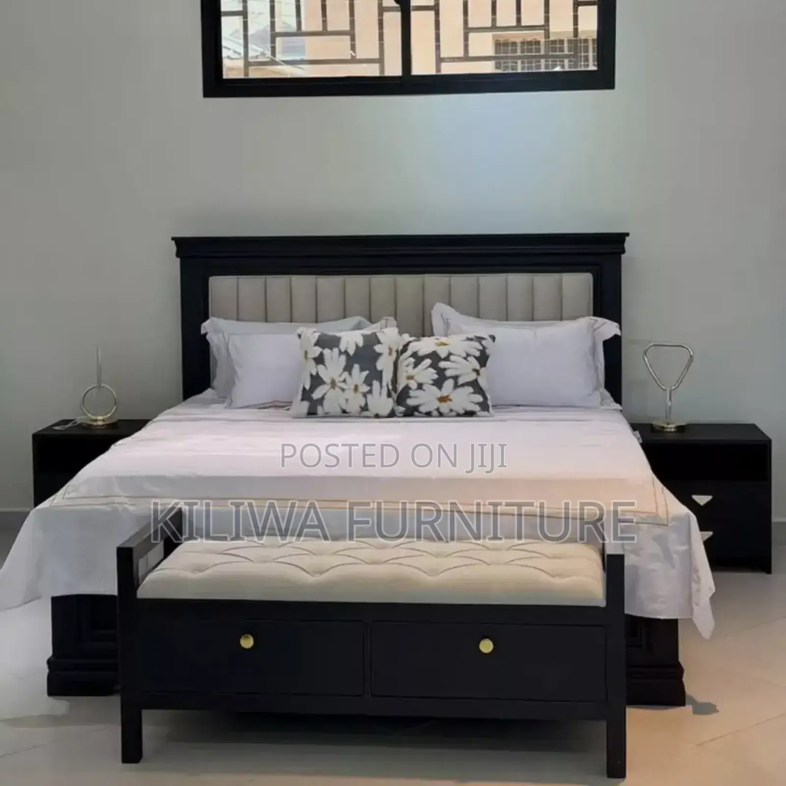 Kitanda 5 6 Bedsides Mbili Na Bench
