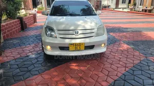 Toyota IST 2005 White
