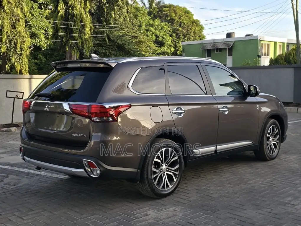 Mitsubishi Outlander 2016 Gray