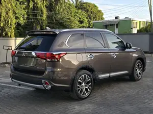 Mitsubishi Outlander 2016 Gray