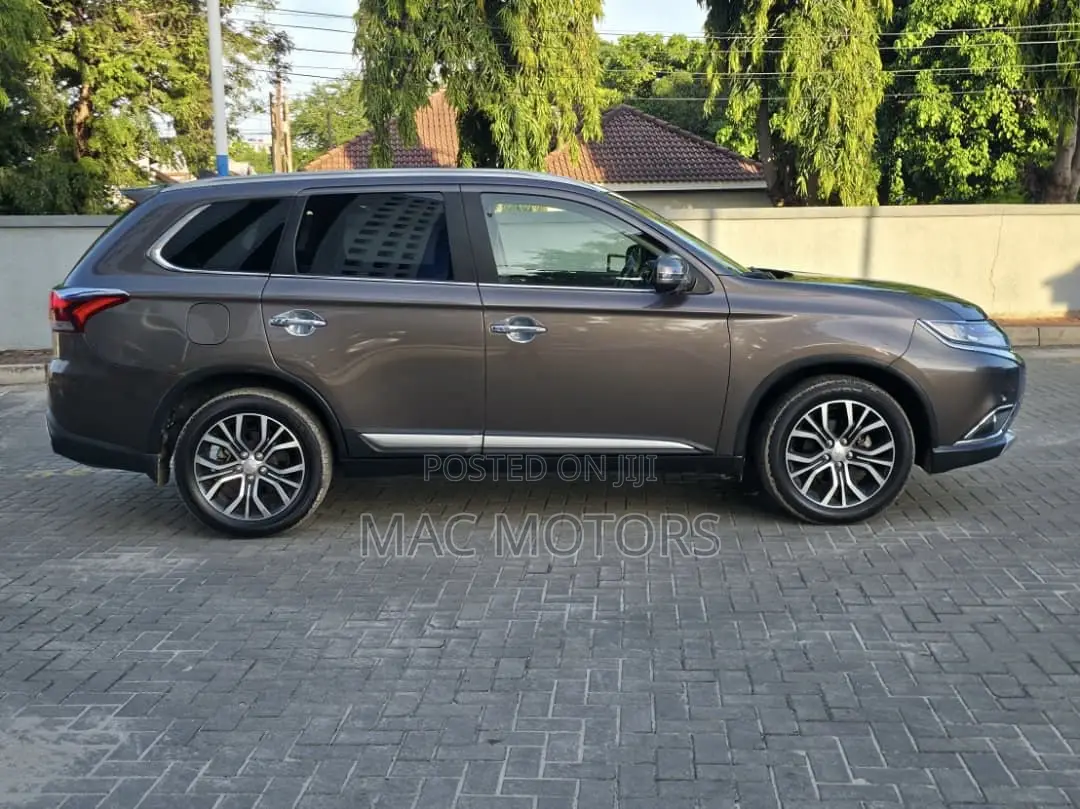 Mitsubishi Outlander 2016 Gray