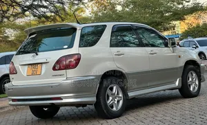 Toyota Harrier 2000 Silver