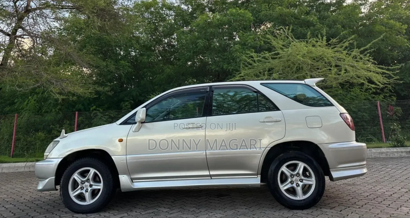 Toyota Harrier 2000 Silver