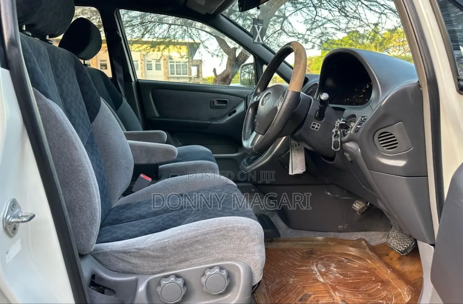 Toyota Harrier 2000 Silver