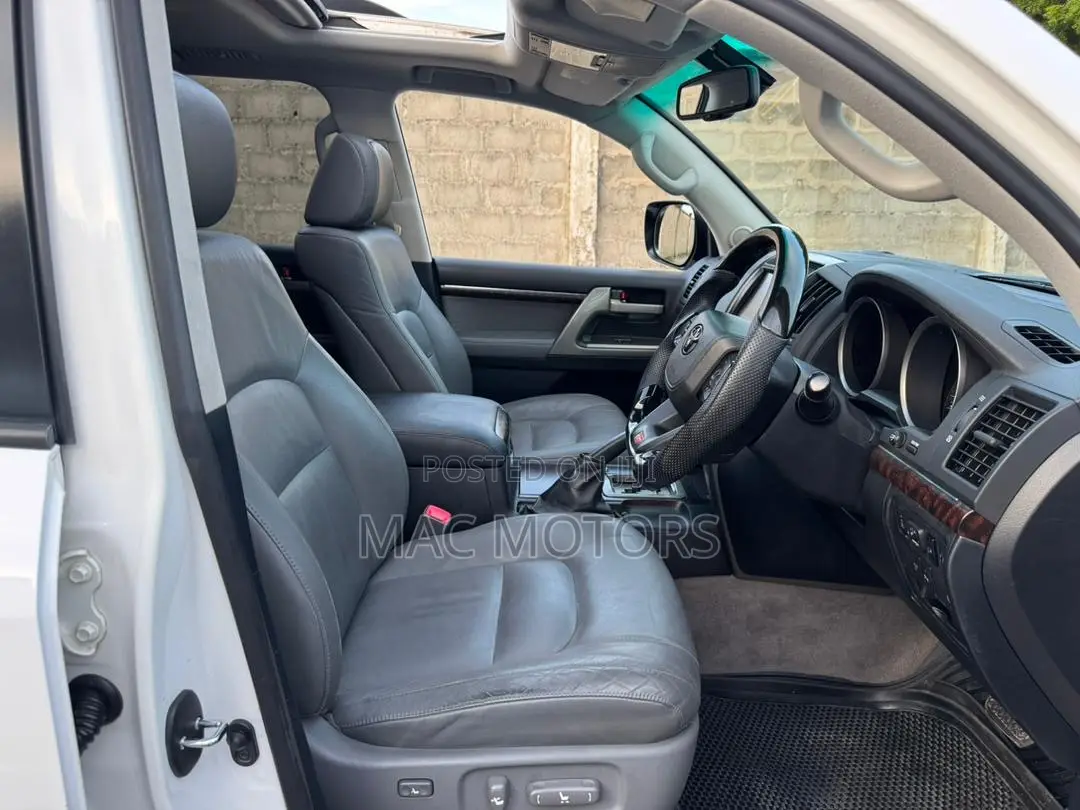 Toyota Land Cruiser 4.5 V8 VXR 2014 White