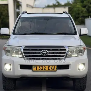 Toyota Land Cruiser 4.5 V8 VXR 2014 White