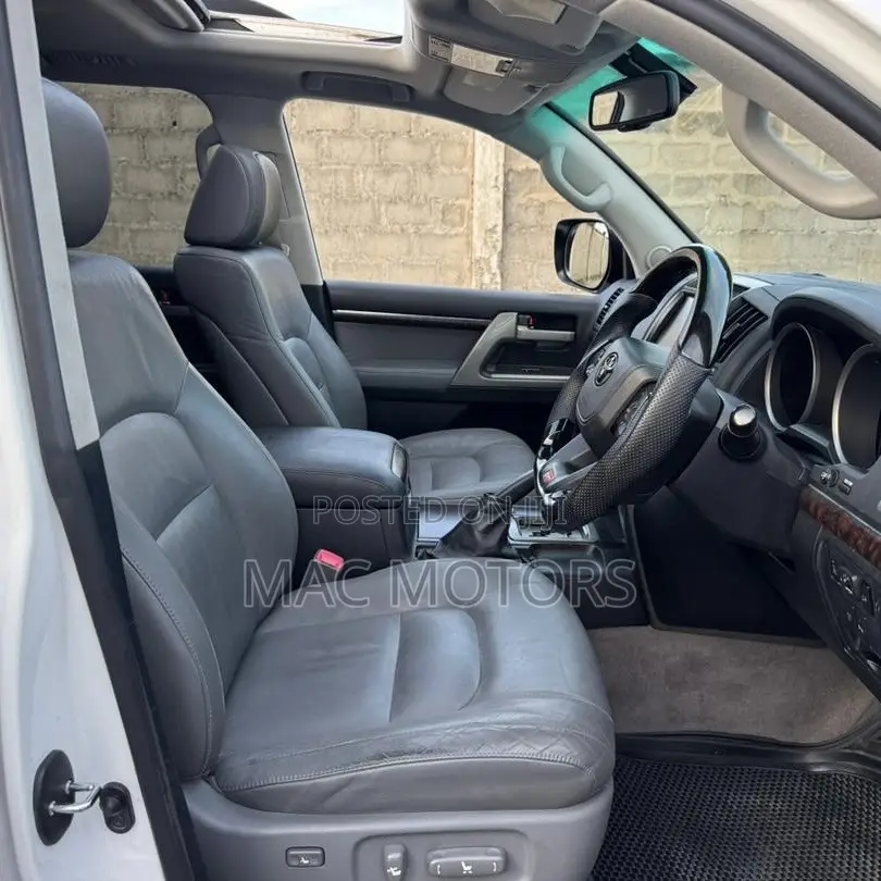 Toyota Land Cruiser 4.5 V8 VXR 2014 White