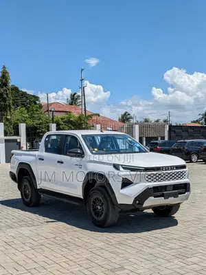 New Toyota Hilux 2025 White