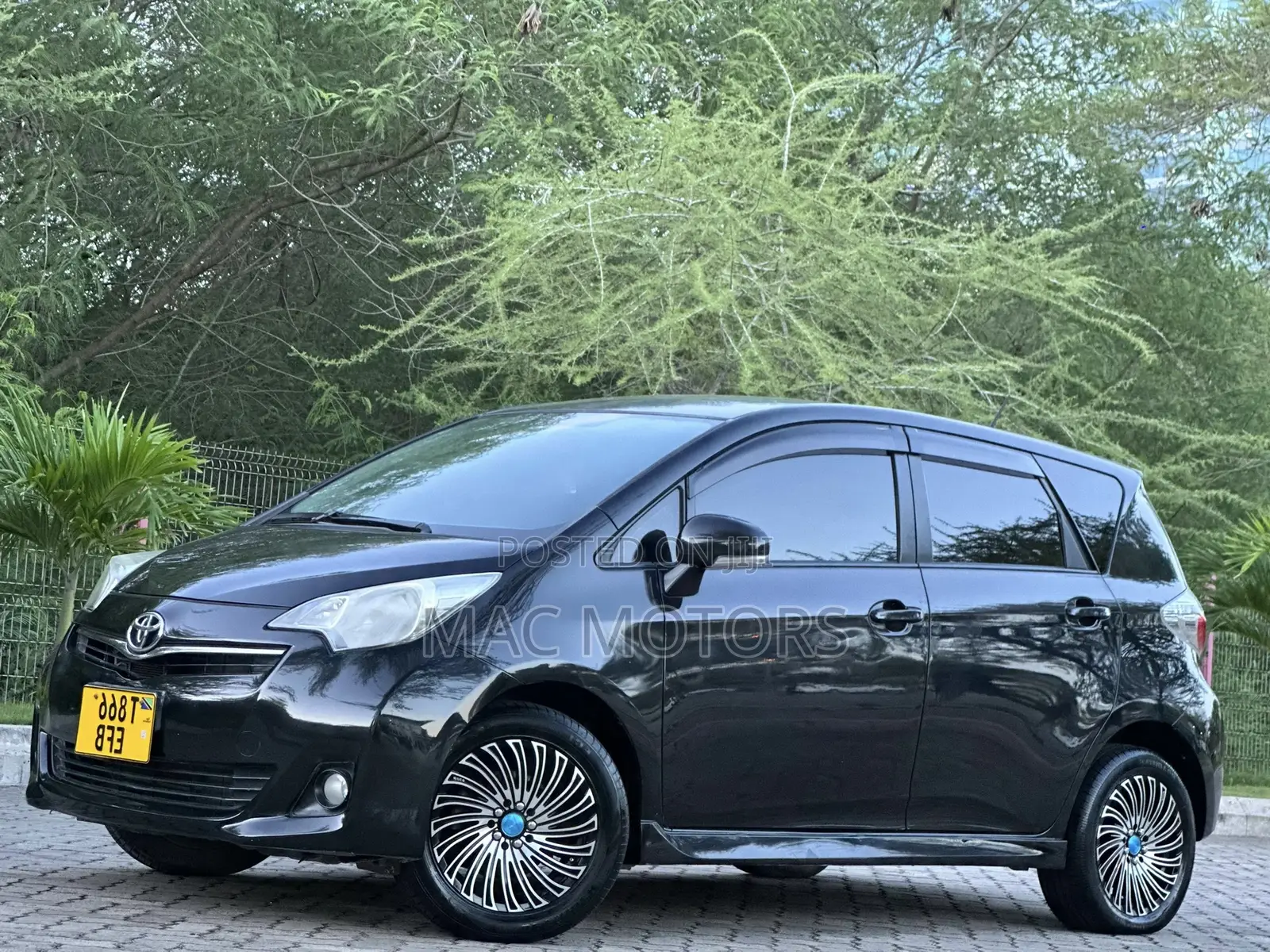 Toyota Ractis 2010 Black