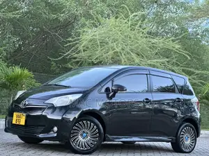 Toyota Ractis 2010 Black