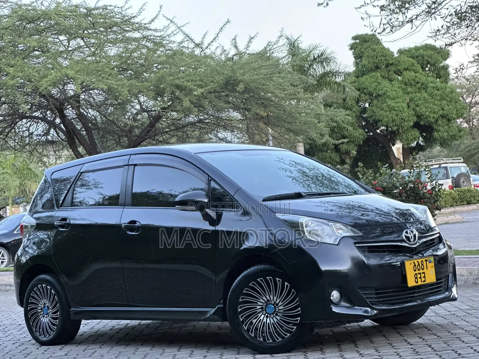 Toyota Ractis 2010 Black