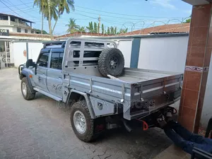 Toyota Land Cruiser LC300 2023 Gray