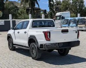 New Toyota Hilux 2025 White
