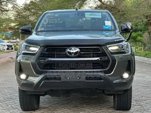 Toyota Hilux 2022 Gray