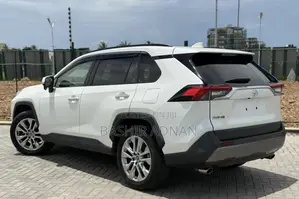 Toyota RAV4 2019 White