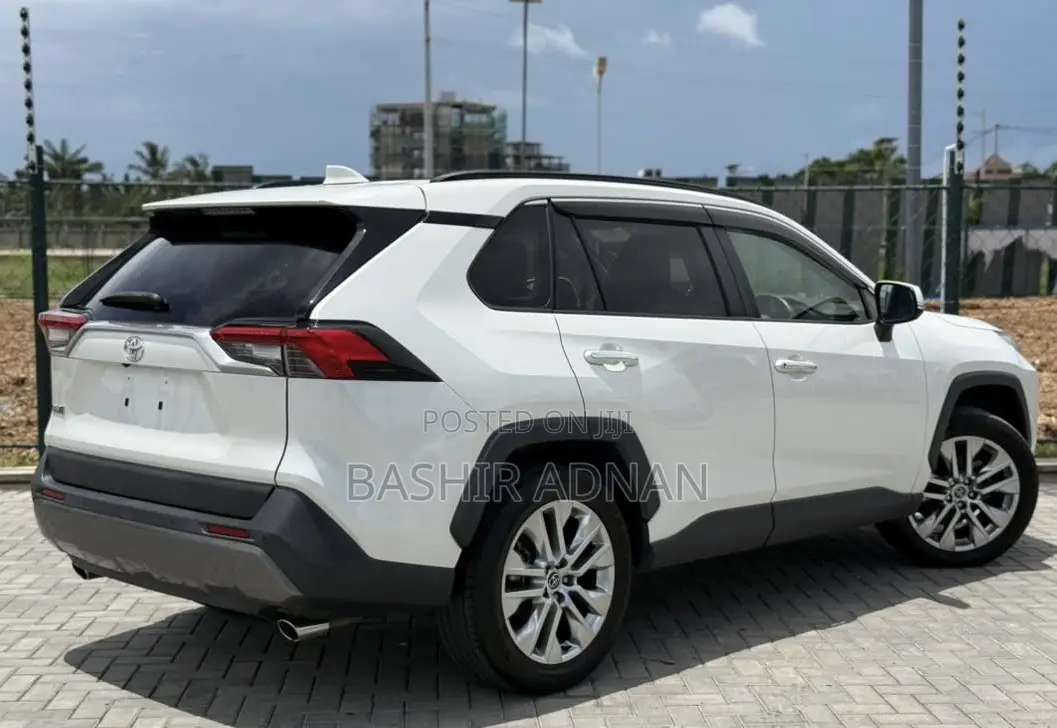 Toyota RAV4 2019 White