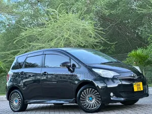 Toyota Ractis 2010 Black
