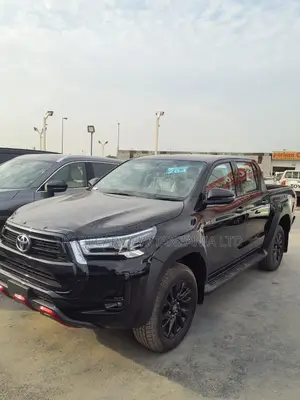 New Toyota Hilux 2025 Black