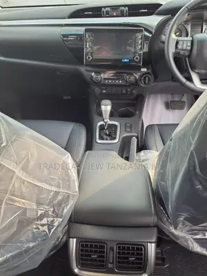 New Toyota Hilux 2025 Black