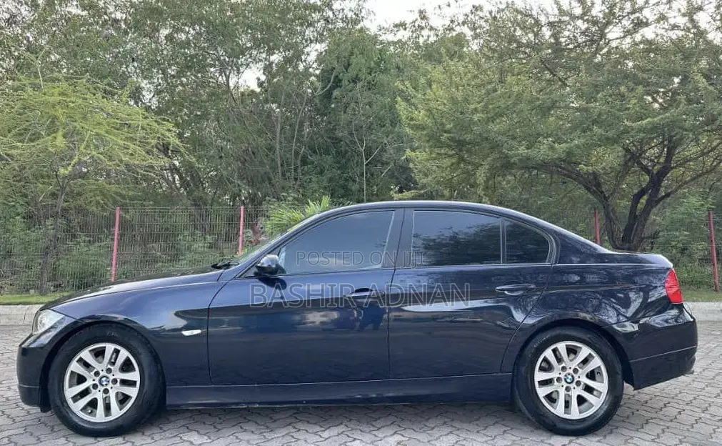 BMW 3 Series 320i RWD 2005 Blue