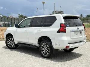 Toyota Land Cruiser Prado 2.7 2019 White