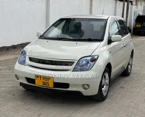 Toyota IST 2004 White