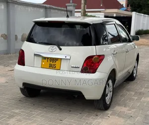 Toyota IST 2004 White
