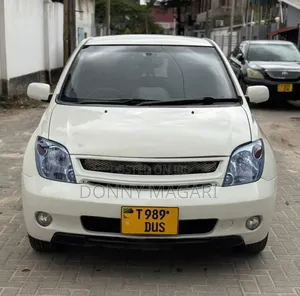 Toyota IST 2004 White