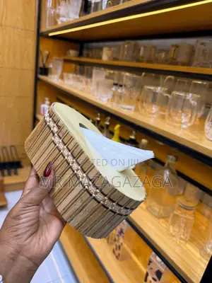 Crafted Wooden Luxury Tissue Box