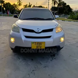 Toyota IST 2010 Silver