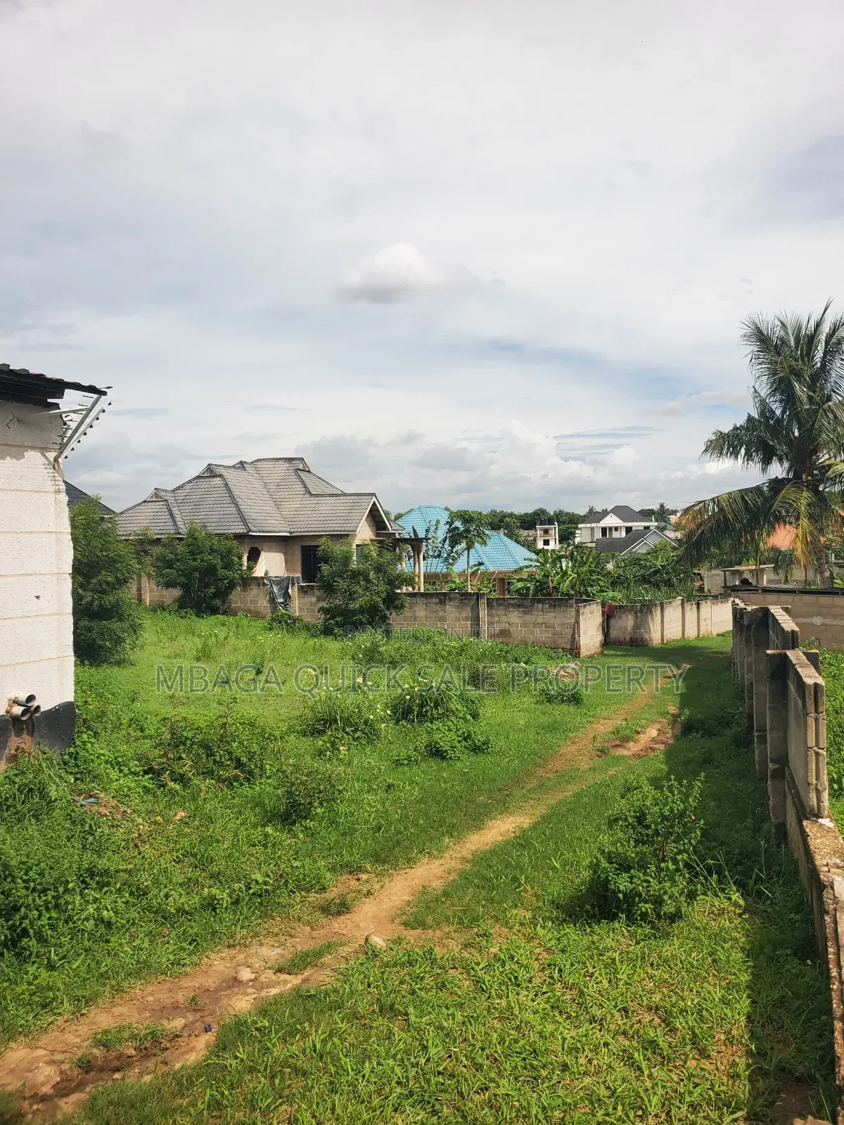 Plot Area SQM 1019 for Sale Located at Madale Atras