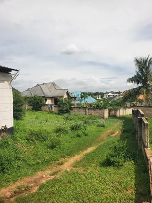 Plot Area SQM 1019 for Sale Located at Madale Atras