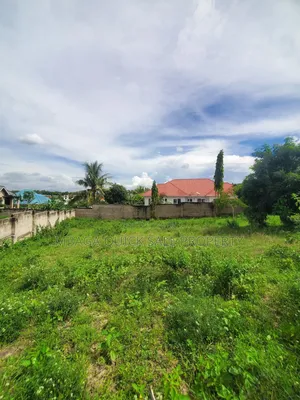 Plot Area SQM 1019 for Sale Located at Madale Atras