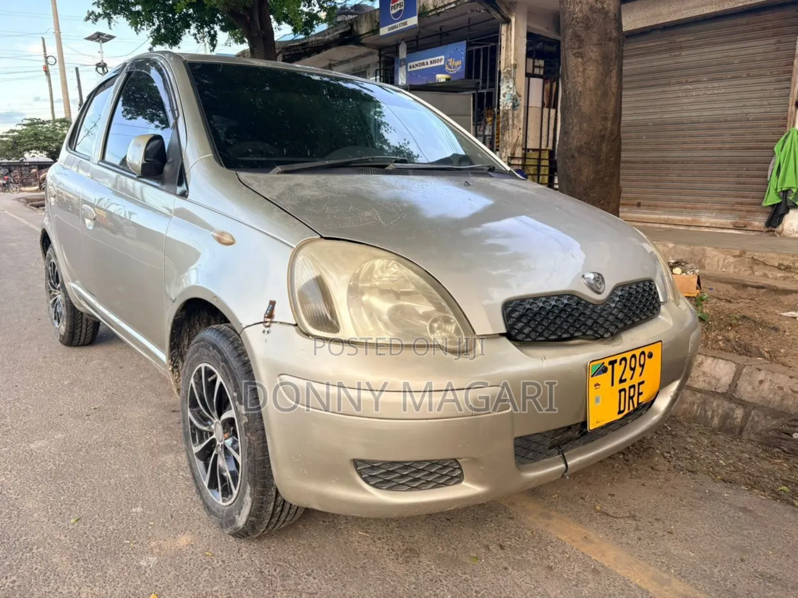 Toyota Vitz 2002 Silver