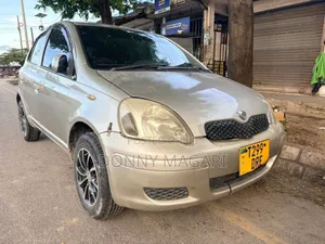 Toyota Vitz 2002 Silver