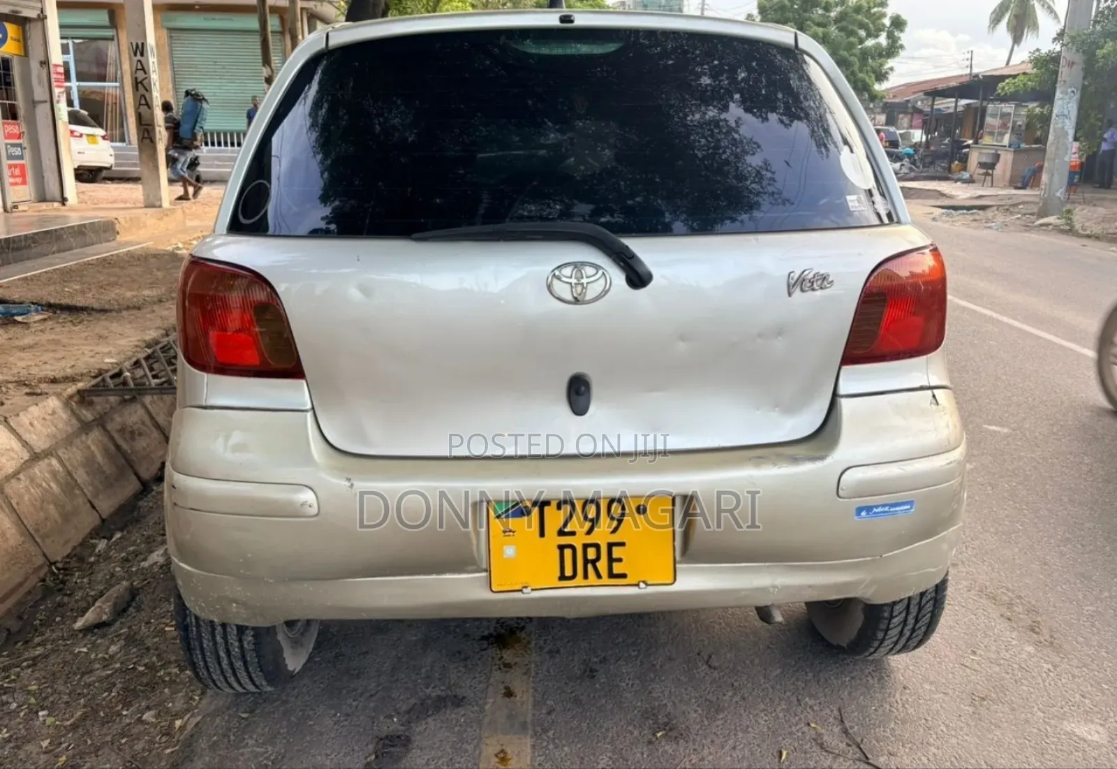 Toyota Vitz 2002 Silver