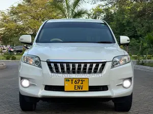 Toyota Vanguard 2011 White
