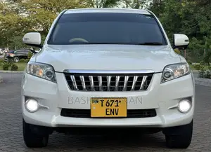 Toyota Vanguard 2011 White