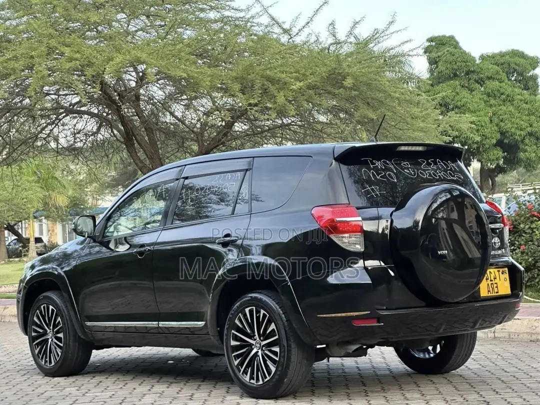 Toyota Vanguard 2011 Black