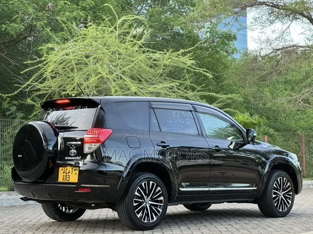 Toyota Vanguard 2011 Black