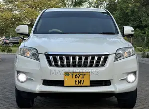 Toyota Vanguard 2011 White