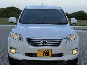 Toyota Vanguard 2012 White