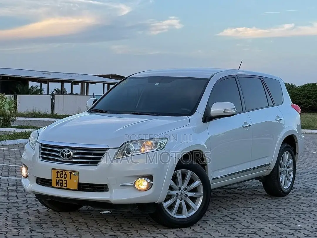 Toyota Vanguard 2012 White