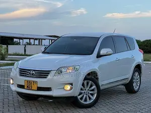 Toyota Vanguard 2012 White