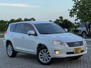 Toyota Vanguard 2012 White