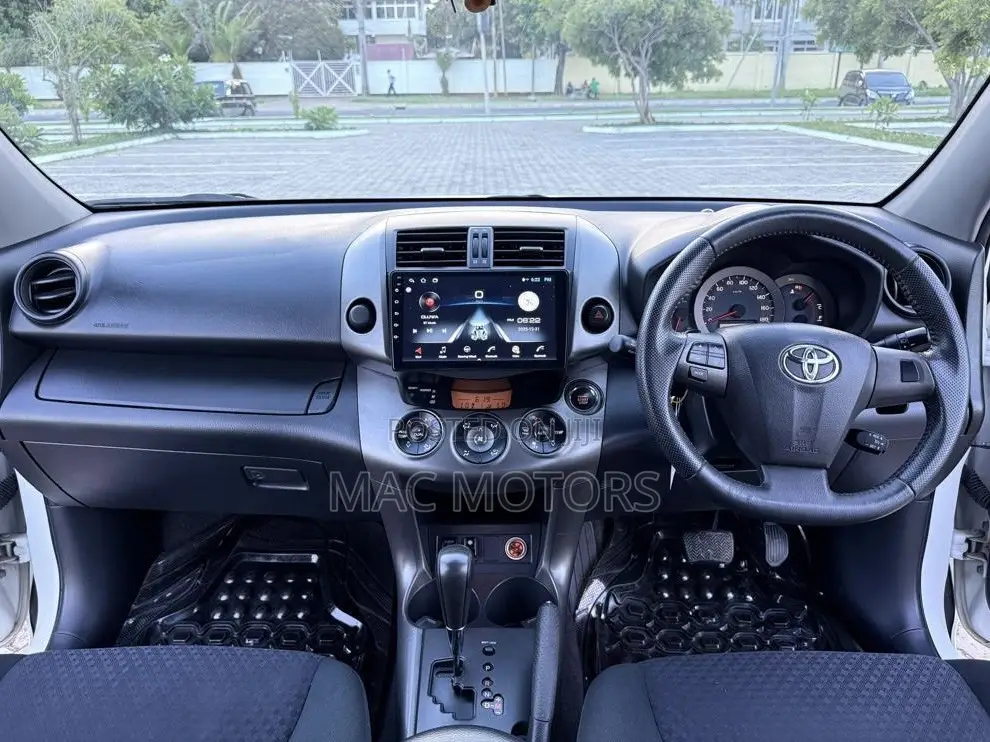 Toyota Vanguard 2012 White