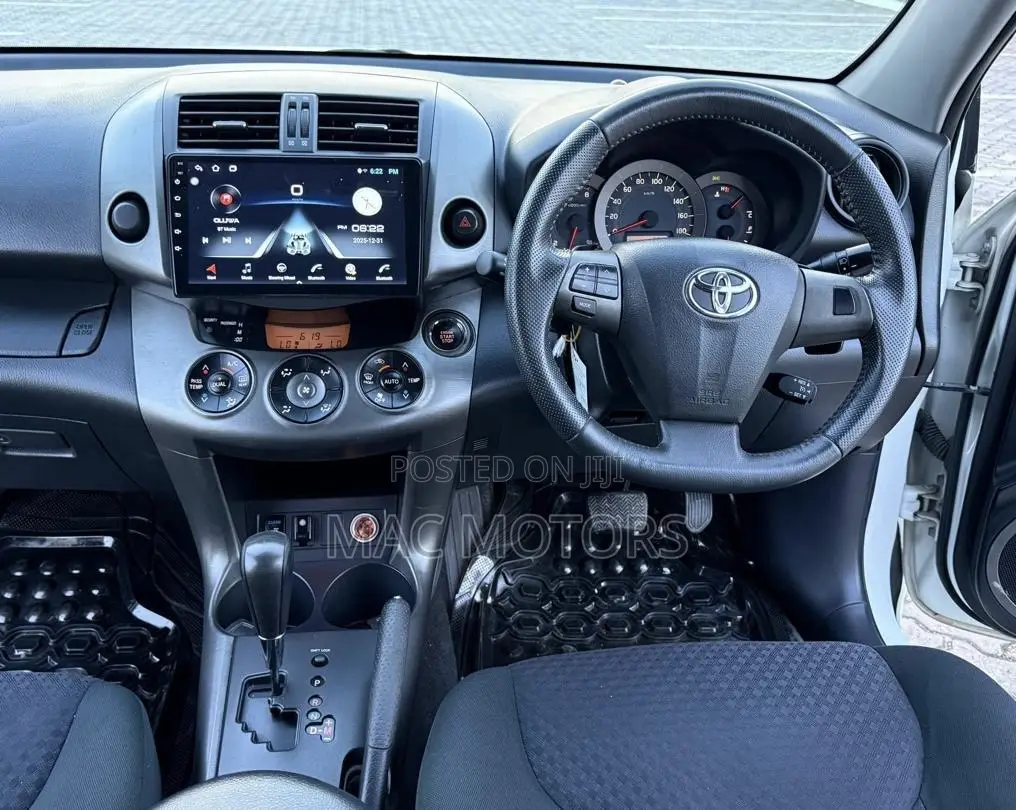 Toyota Vanguard 2012 White