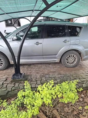 Mitsubishi Outlander 2010 Silver