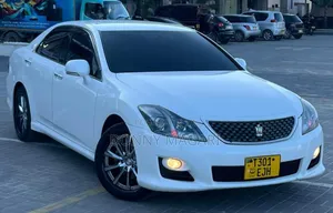 Toyota Crown 2012 White
