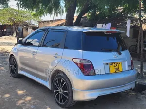 Toyota IST 2004 Silver